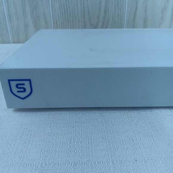 SOPHOS SG 125 Rev. 1 Security Appliance Firewall.  Does not come with any cords. - Picture 3 of 13